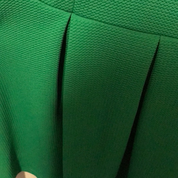 Green dress - Picture 2 of 6